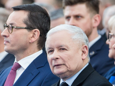 „Niedyskrecje do słuchania”. Jak Kaczyński zamieszał w kotle, a Sikorski...