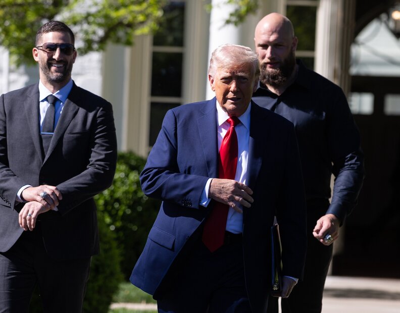 Miniatura: Sto dni Trumpa wstrząsnęło światem....