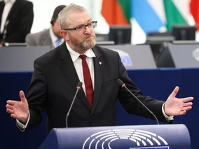 Miniatura: Siostra Brauna „wstydzi się tego,...