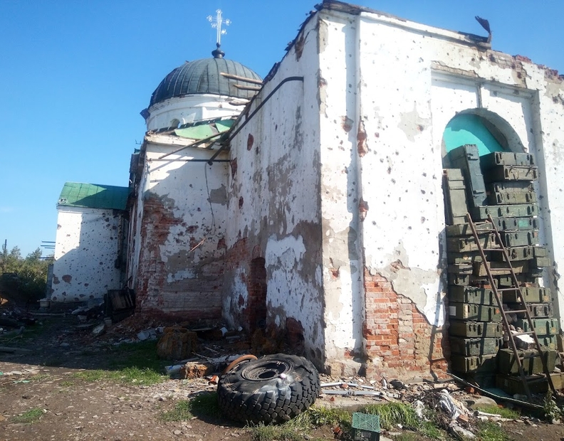 Rosjanie zrobili „szpital” z cerkwi. „Walające się leki, zniszczone...